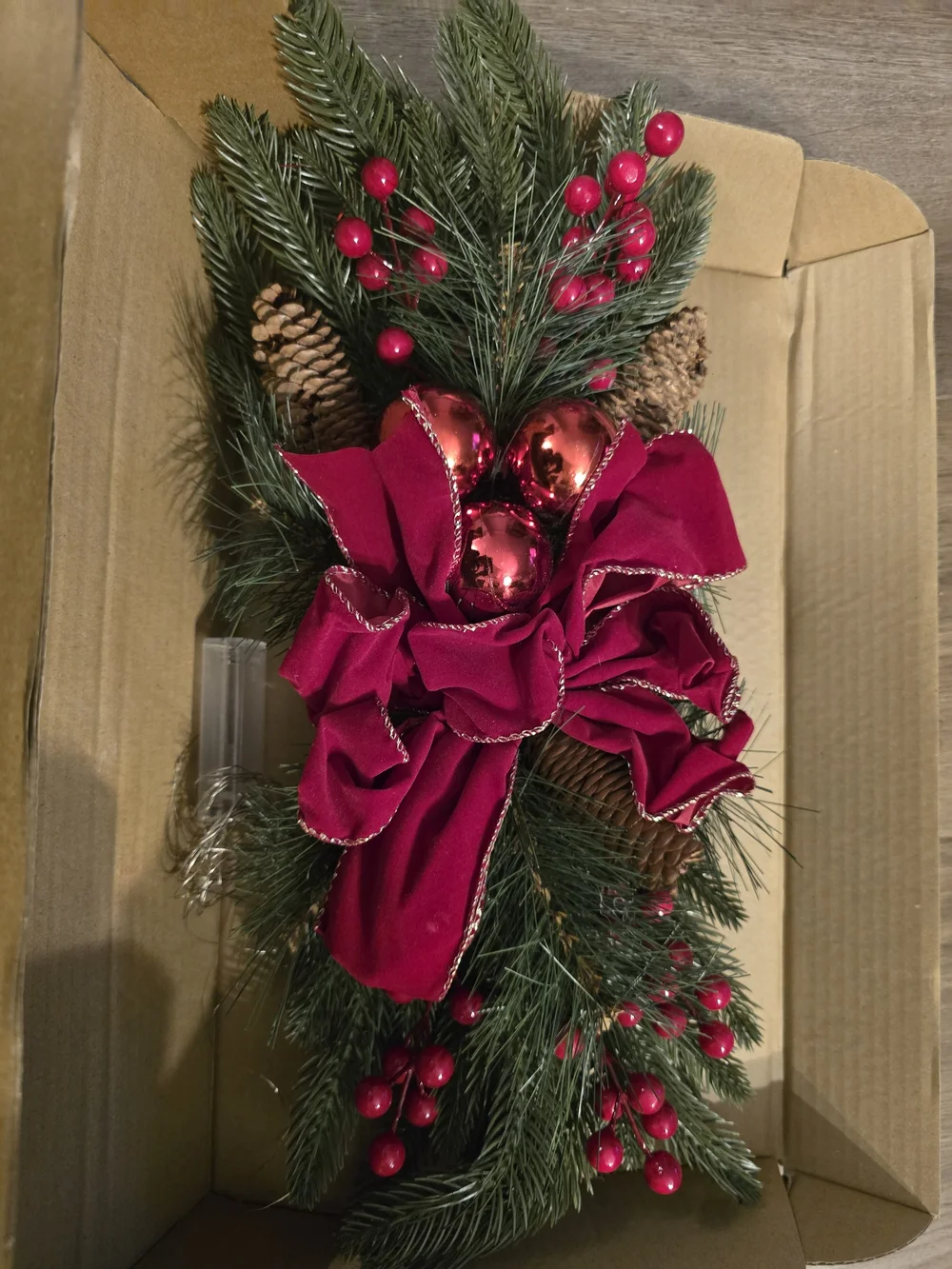 Red Holiday Pine Teardrop Swag with Bow and Lights. NEW.